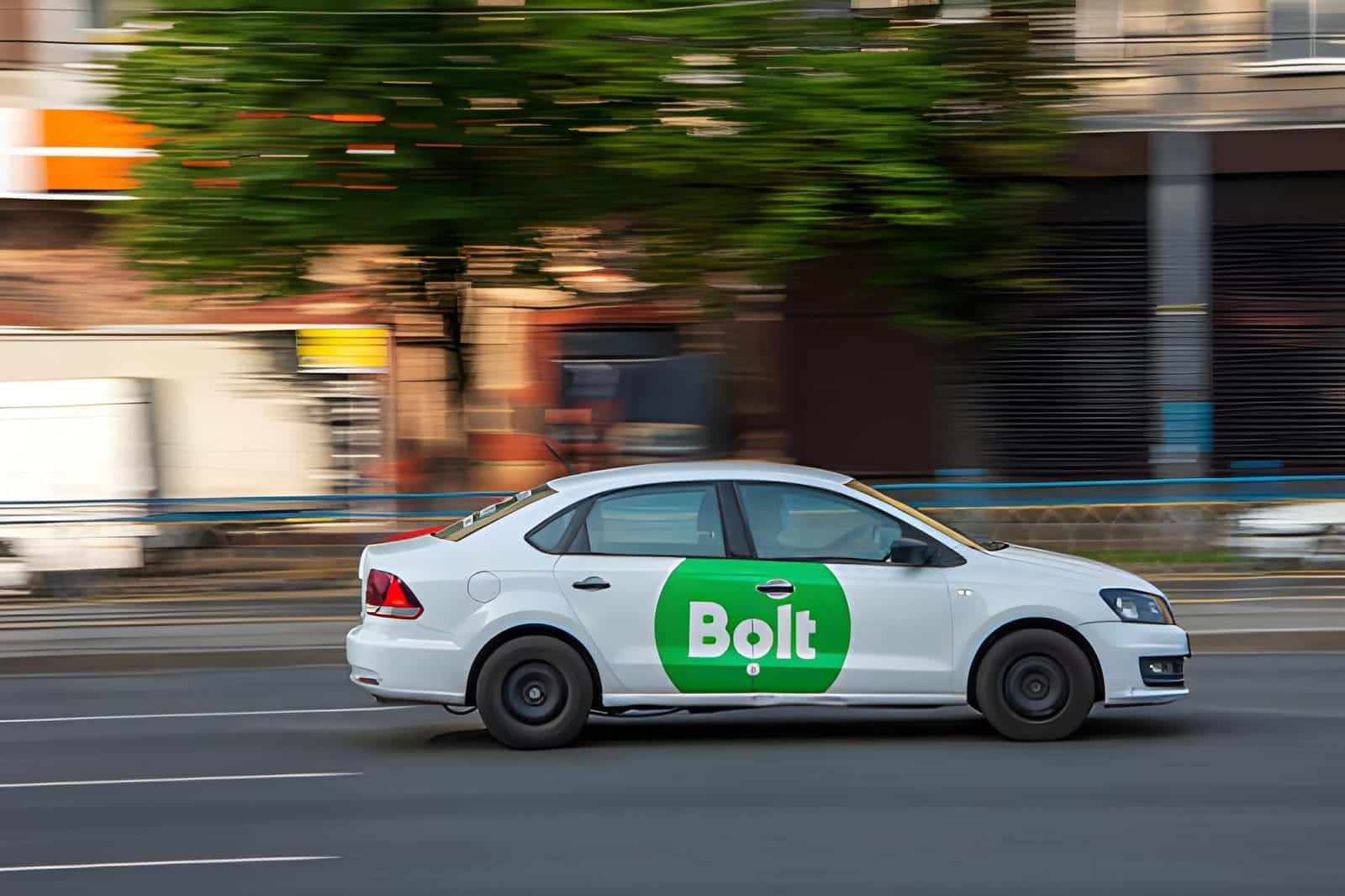 Un conducteur de taxi bolt